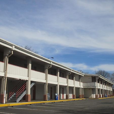 Red Carpet Inn - New Brunswick Exterior photo